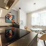 Nowolipki - W Centrum - 55m2, Szybkie Wi-fi & Tv *