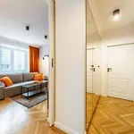 Nowolipki - W Centrum - 55m2, Szybkie Wi-fi & Tv