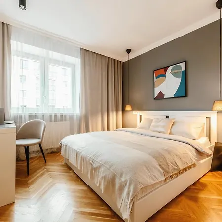 Nowolipki - W Centrum - 55m2, Szybkie Wi-fi & Tv *