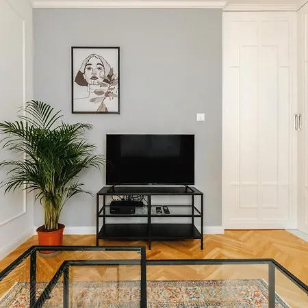 Nowolipki - W Centrum - 55m2, Szybkie Wi-fi & Tv דירה *