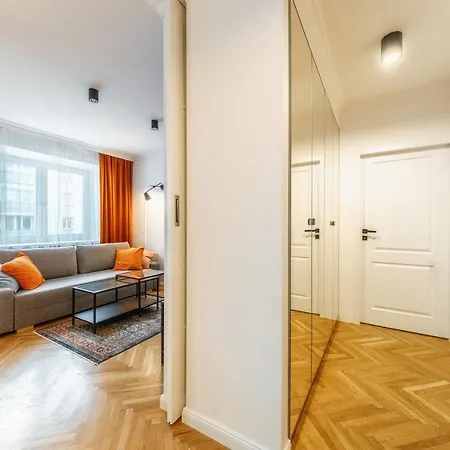 Nowolipki - W Centrum - 55m2, Szybkie Wi-fi & Tv